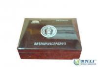 精品工藝紅木禮盒+雕刻+貼金箔紙[供應]_竹木包裝制品_世界工廠網(wǎng)中國產(chǎn)品信息庫